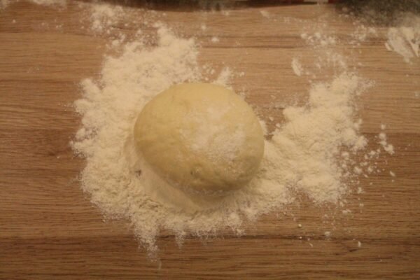 How to shape pizza dough 1