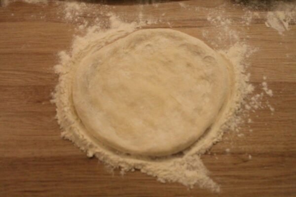 How to shape pizza dough 3
