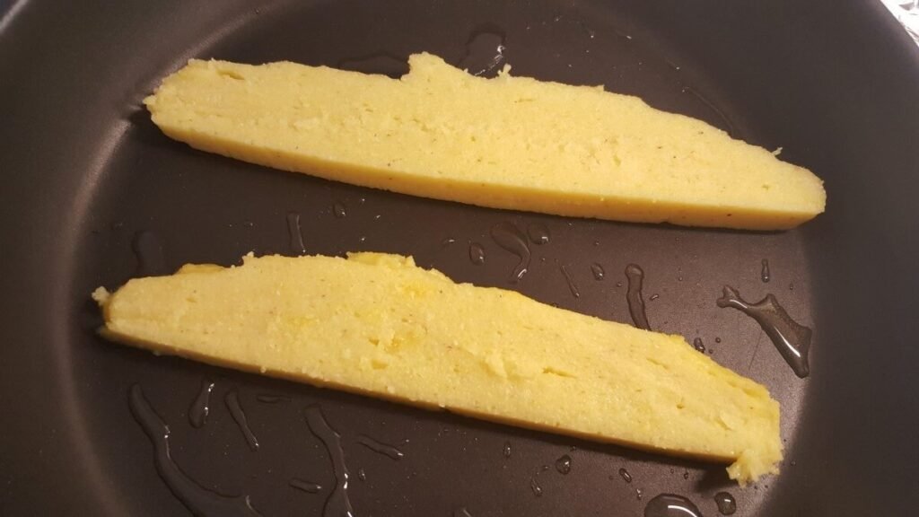 Frying polenta slices