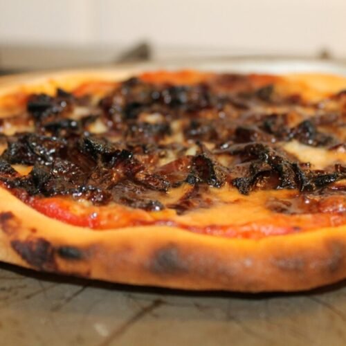 Gorgonzola pizza with caramelized red onions 1