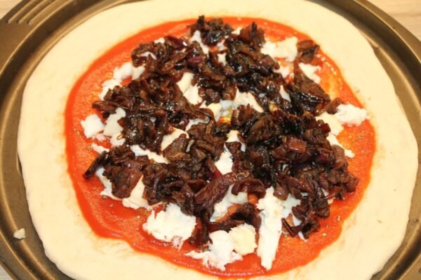 Gorgonzola pizza with caramelized red onions recipe 2