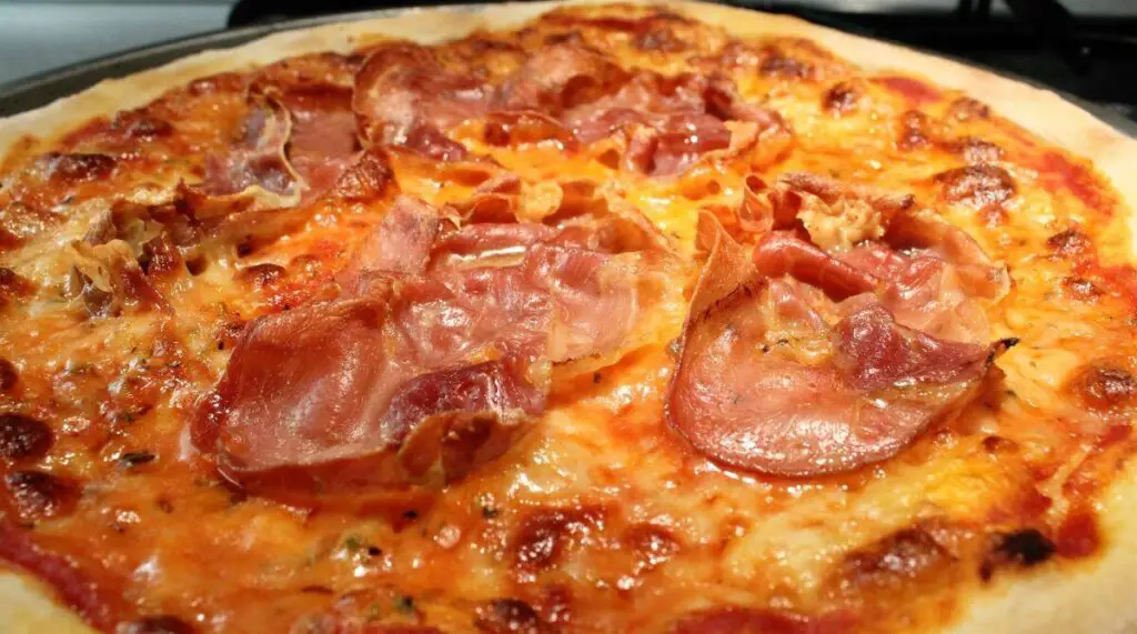 Prosciutto pizza