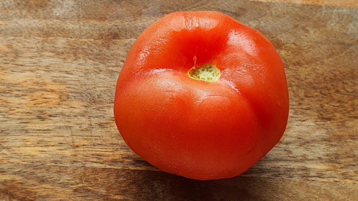 Peeled tomato