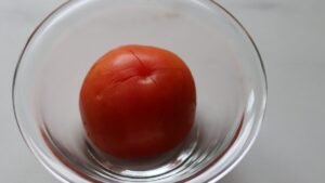 Peeling tomatoes 1