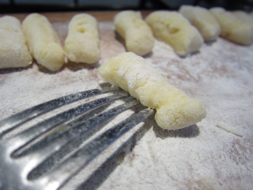 Forming gnocchi with the back of a fork